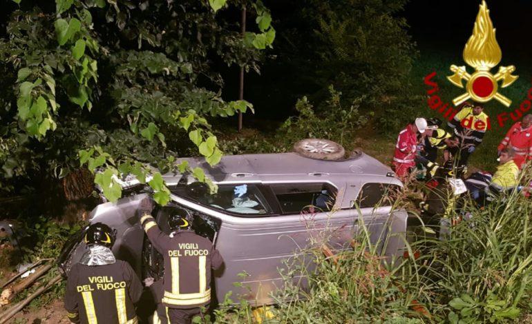 Auto fuori strada a Villarotta, grave una 71enne