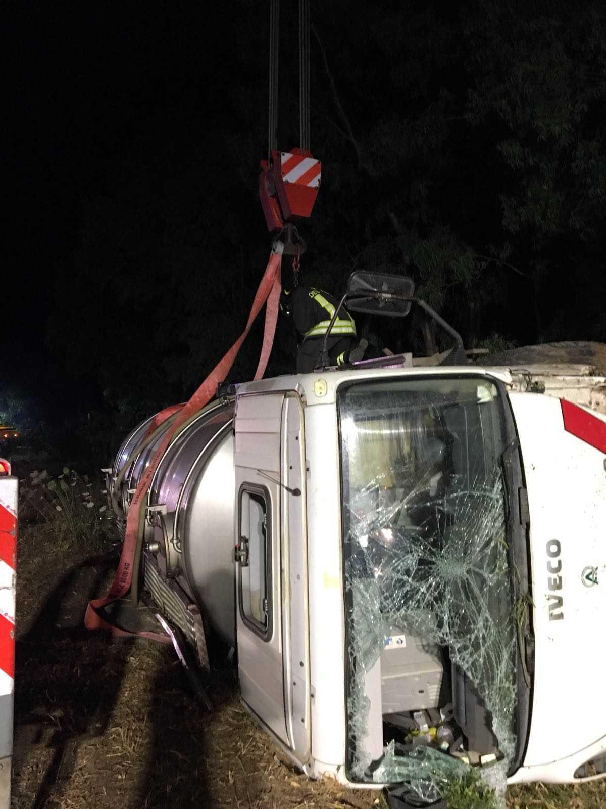 Il camion ribaltato