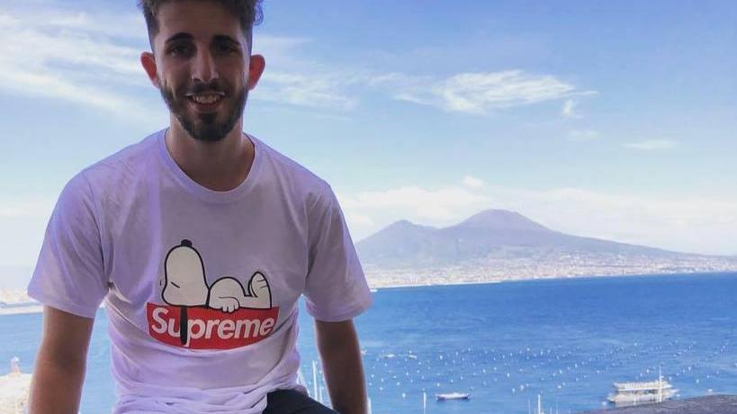 Travolto da un camion mentre lavora: muore a 25 anni
