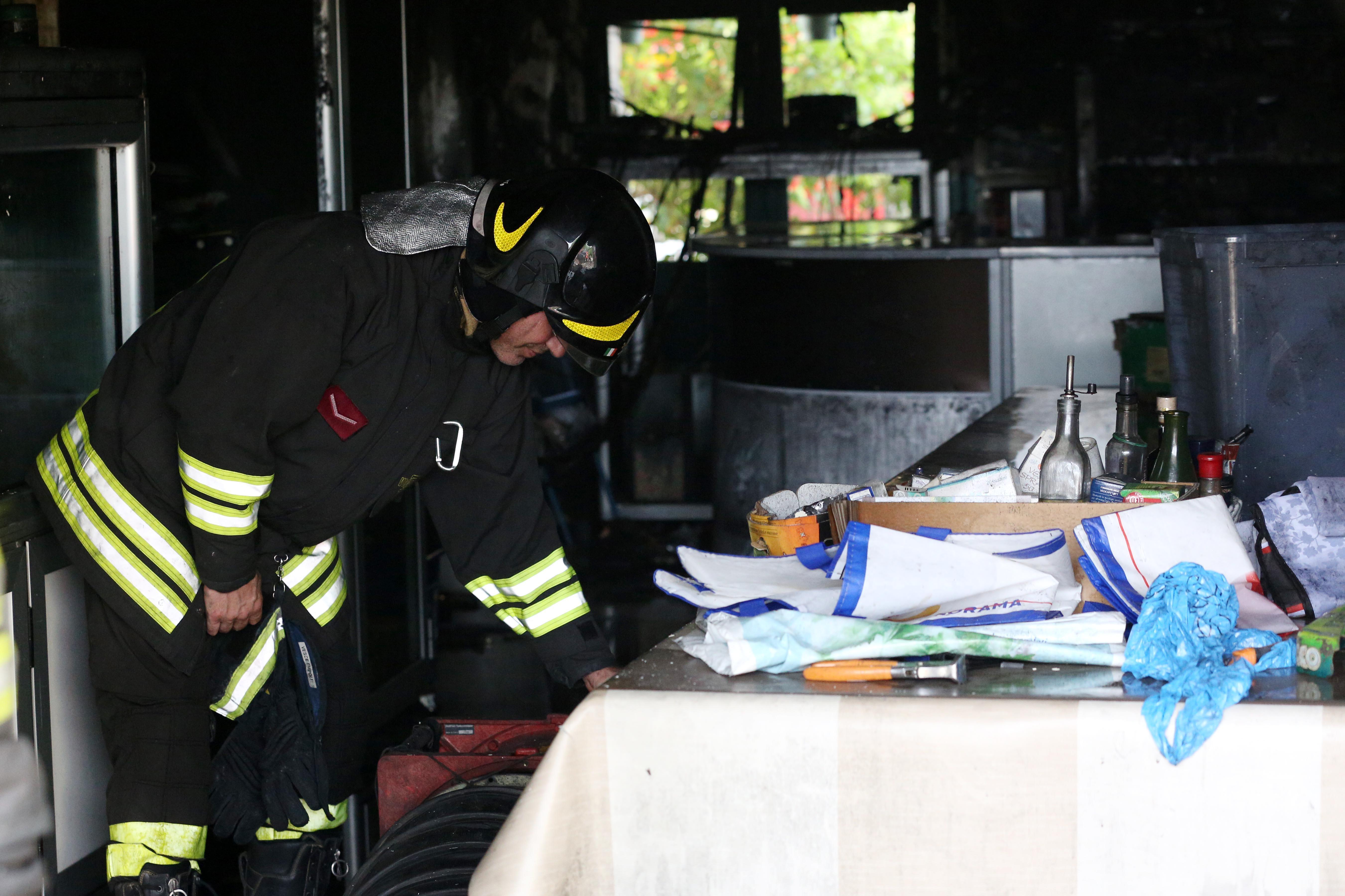 Fiamme nel garage, anziana intossicata