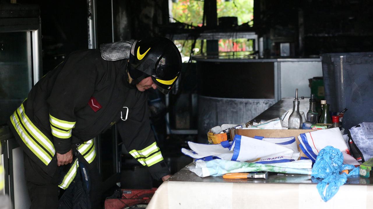 Fiamme nel garage, anziana intossicata