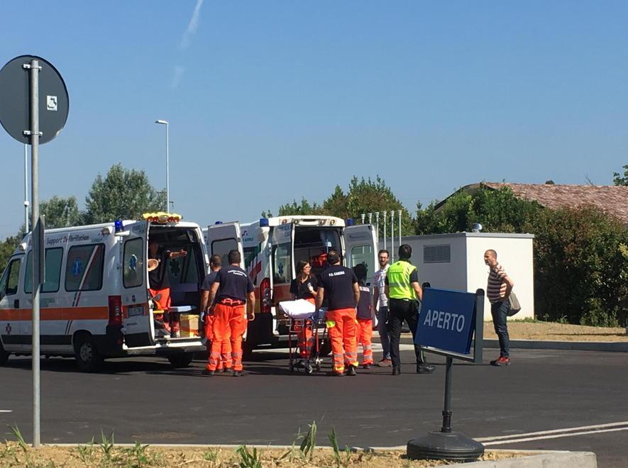 Muletto si ribalta, ferito un operaio 