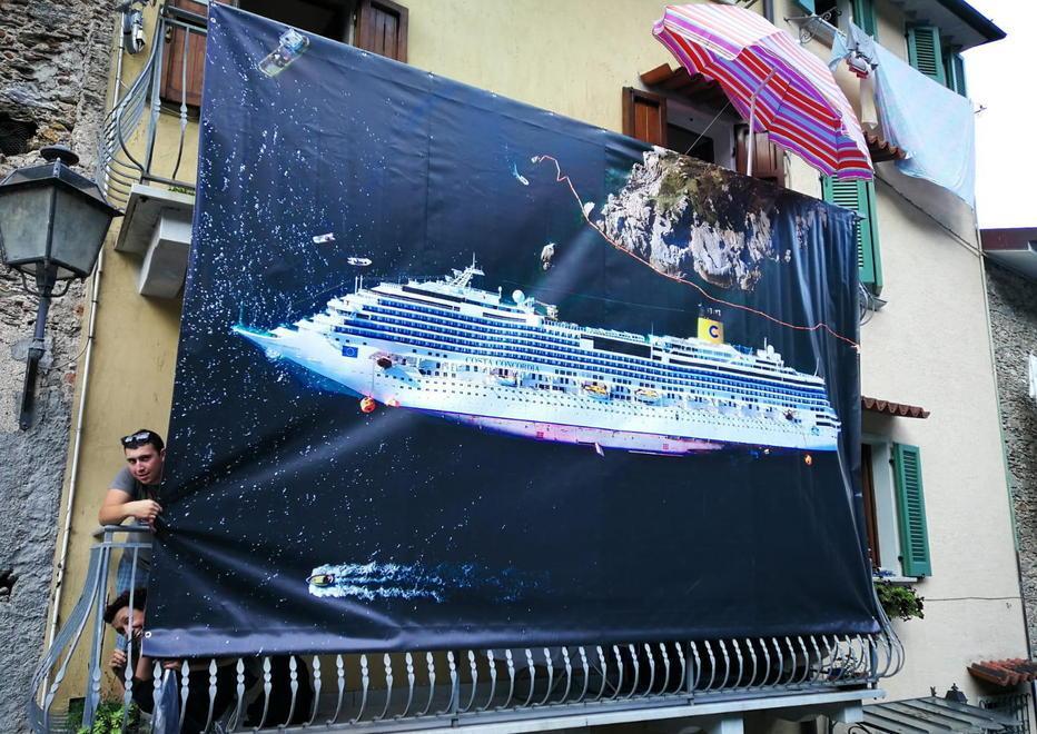 Riomagno si veste con le gigantografie dei grandi artisti 