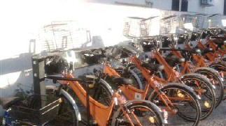 Dieci e-bikes per tre aziende turistiche