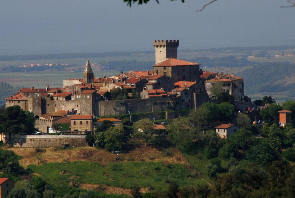 I ladri svaligiano una casa Bottino un’auto e gioielli 