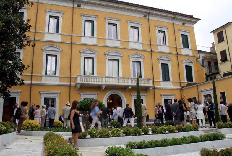 Medici, pazienti e volontari in passerella