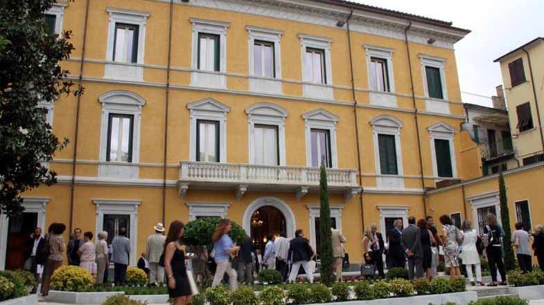 Medici, pazienti e volontari in passerella
