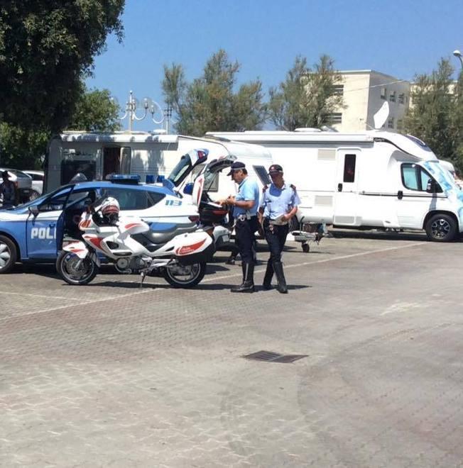 Allontanati i camper delle famiglie rom da via Casola