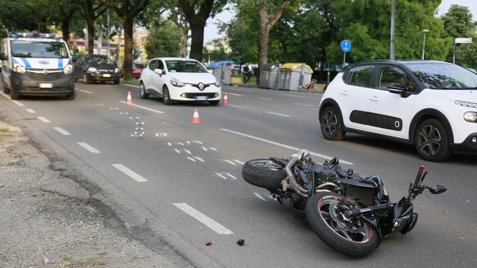 Moto investe un bimbo di 7 anni