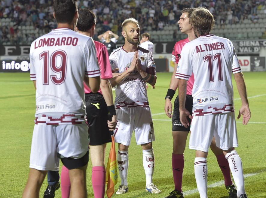 Bocciato Perotti, l’arbitro di Reggiana-Siena 