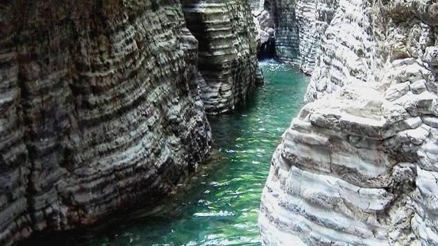 Stretti di Giaredo, trekking fluviale tra i canyon da favola - Video