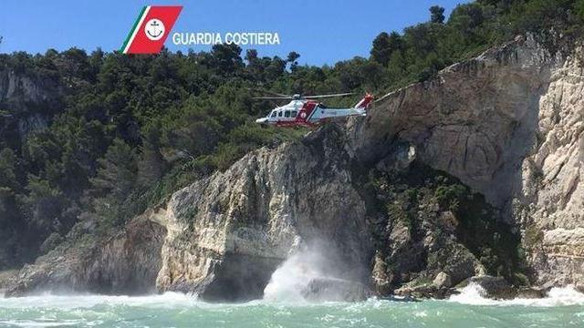 Elicottero salva turisti in mare Gargano
