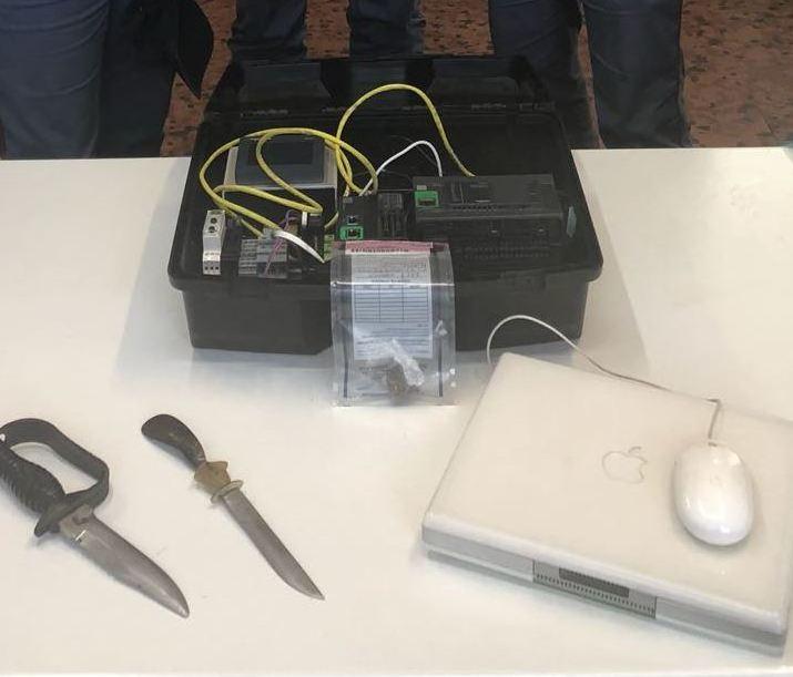 Droga e un computer rubato nel garage, denunciato