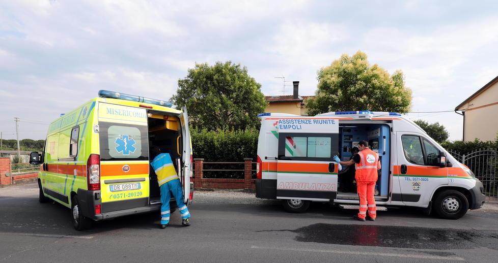 Garage in fiamme anziana portata all’ospedale 