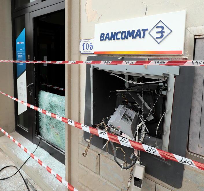 «Come una bomba» bancomat esploso paura tra le famiglie 
