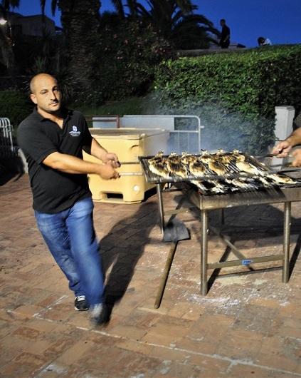 Pescatori in festa con i piatti prelibati 