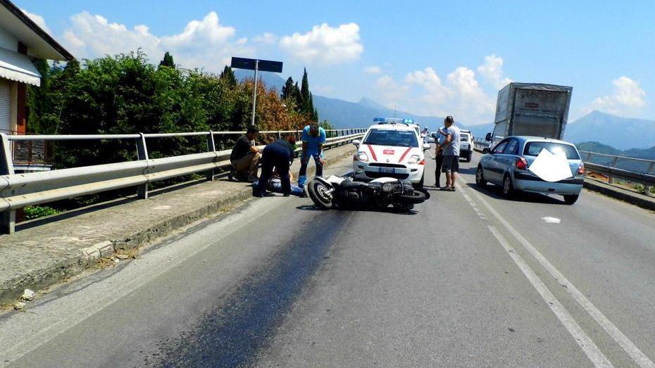 Perde olio e causa due incidenti