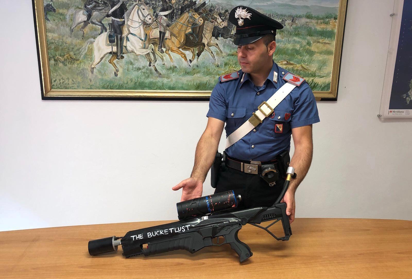 In giro per Olbia con un lanciafiamme: arrestato 30enne americano