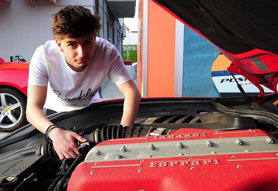 Castelvetro, Davide, sognare i motori in una officina tutta sua 