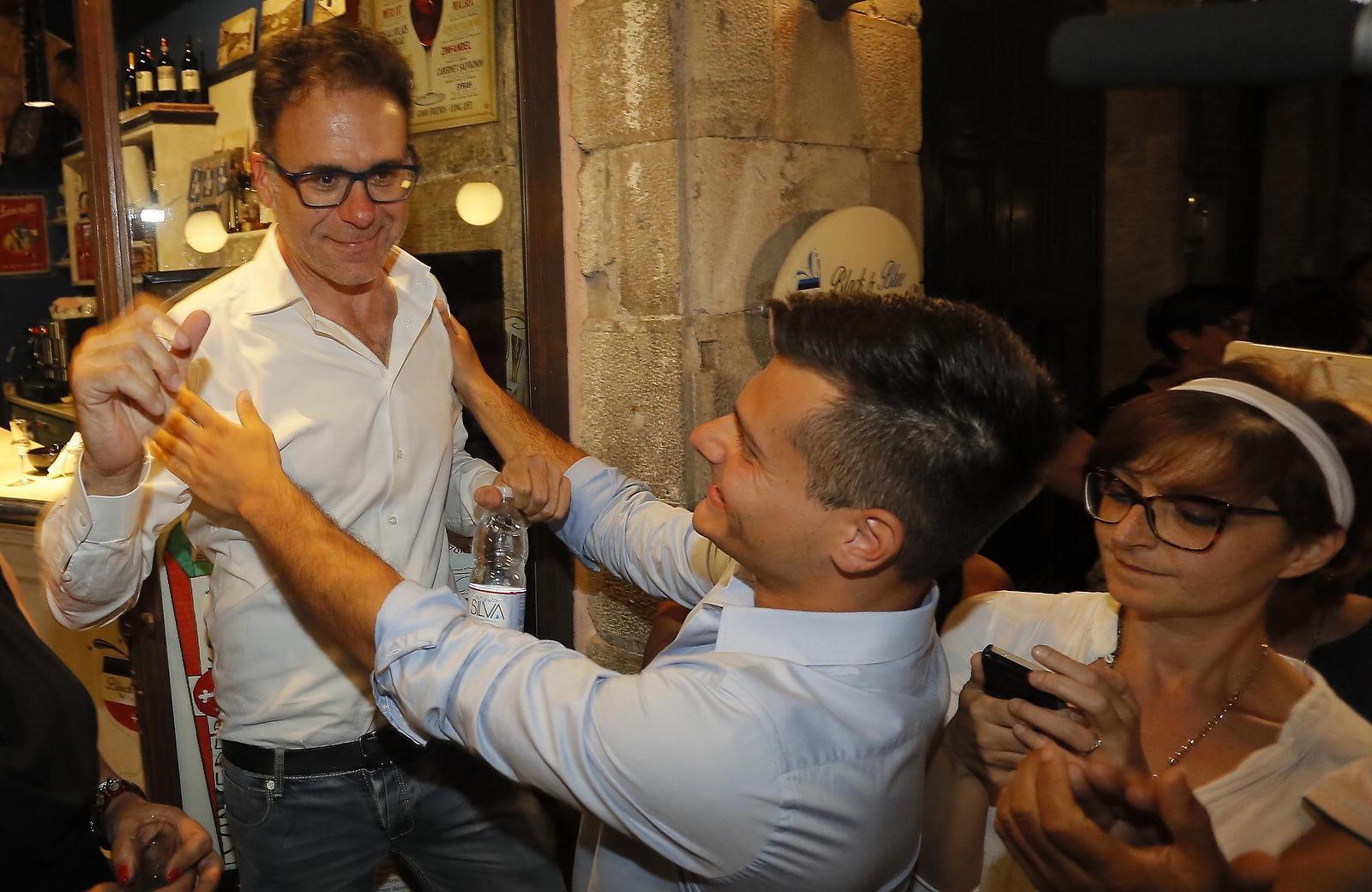 La festa per la vittoria di Conti