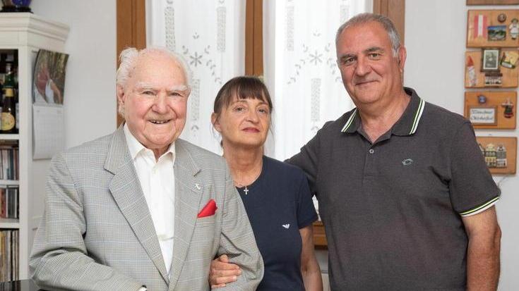 Campelio Pellegrini con la nuora Patrizia e il figlio Roberto (Foto Nucci)