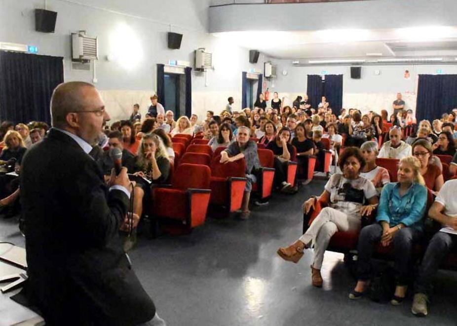 «Mega polo? No, dateci la nostra scuola» 