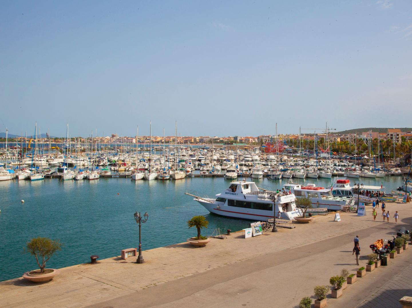 Rifiuti in porto, situazione caotica 