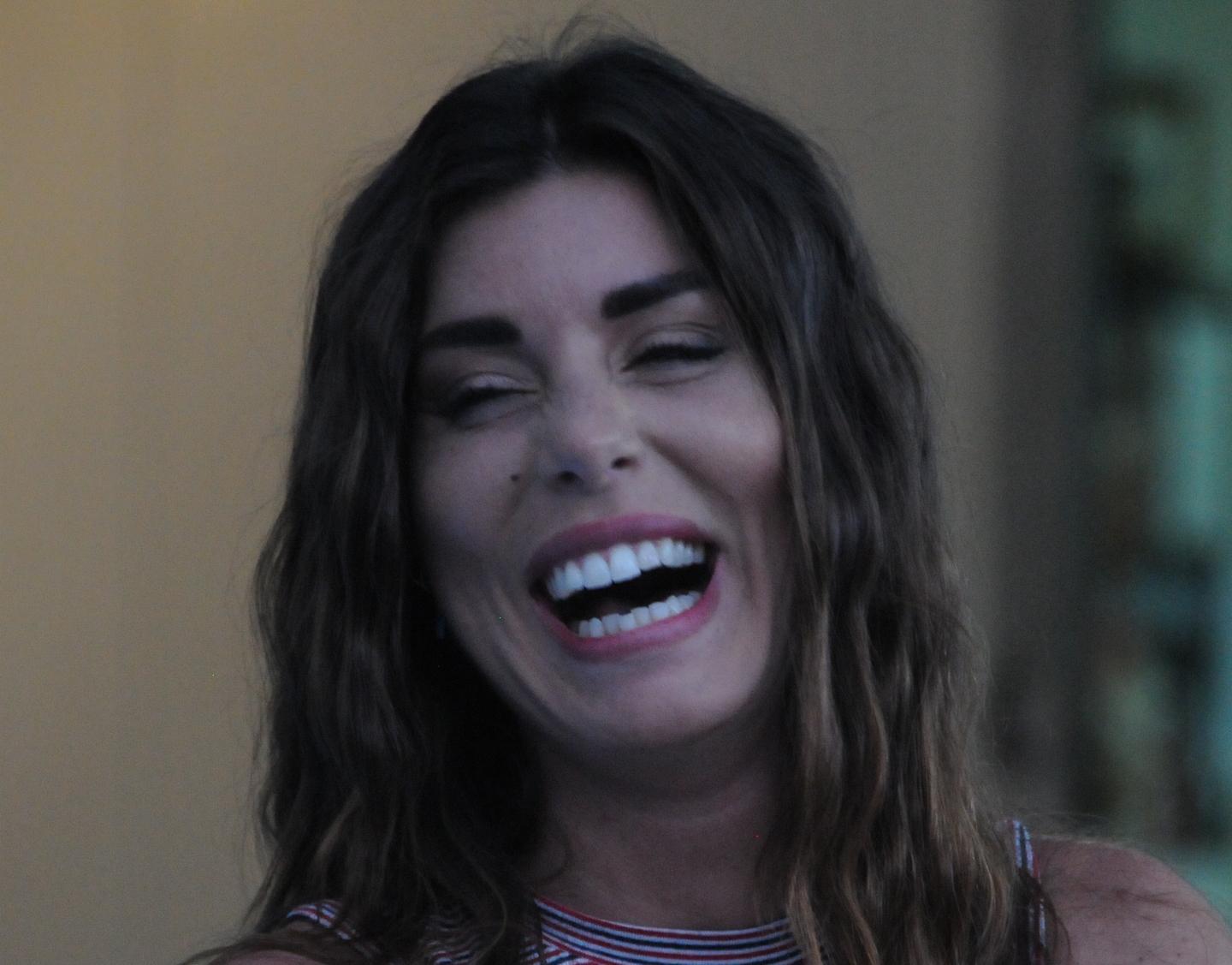 La voce e il sorriso di Bianca Atzei incantano Siniscola