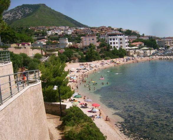 Tutti al mare: via alla navetta per gli anziani 