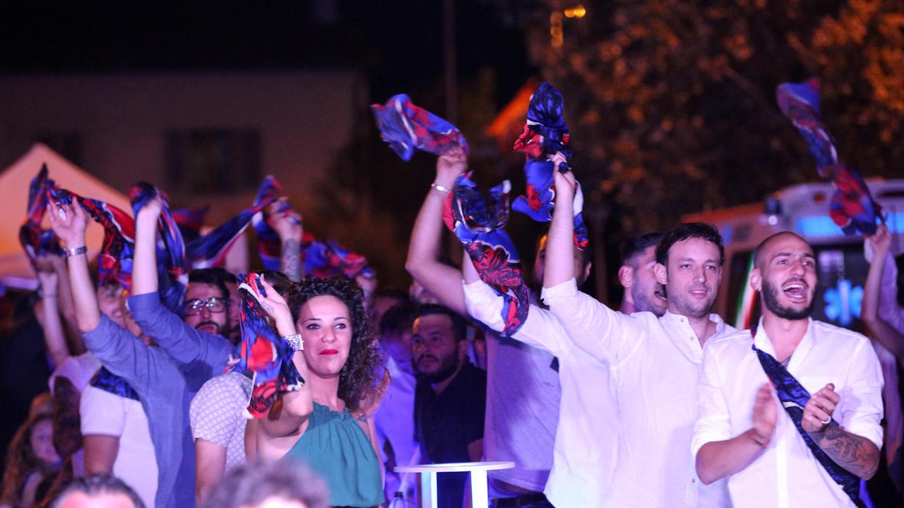 Samo si accende nella sua notte più bella