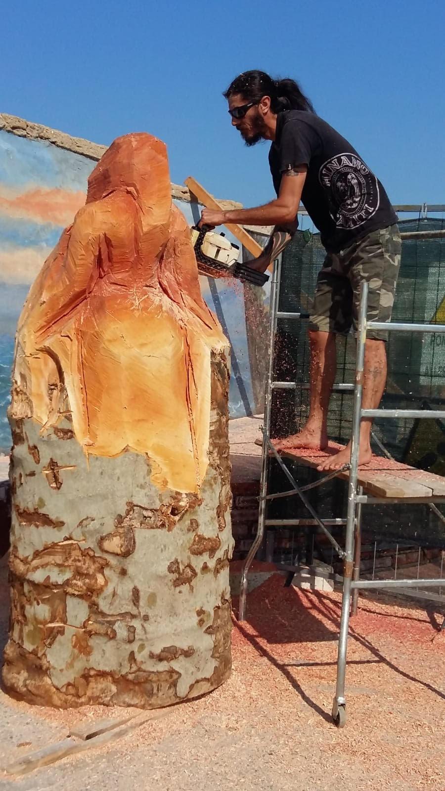 Da Rapanui a Livorno, ecco le statue di legno sul lungomare dono dei maori 