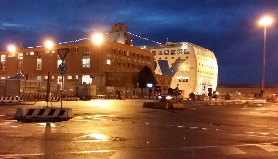 «Serve il documento del neonato», famiglia lasciata a terra dal Moby 