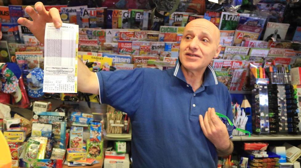Superenalotto, due vincitori anche a Prato 