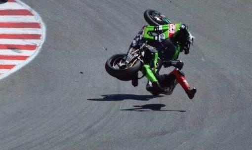 Superbike, brutta caduta per Razgatlioglu