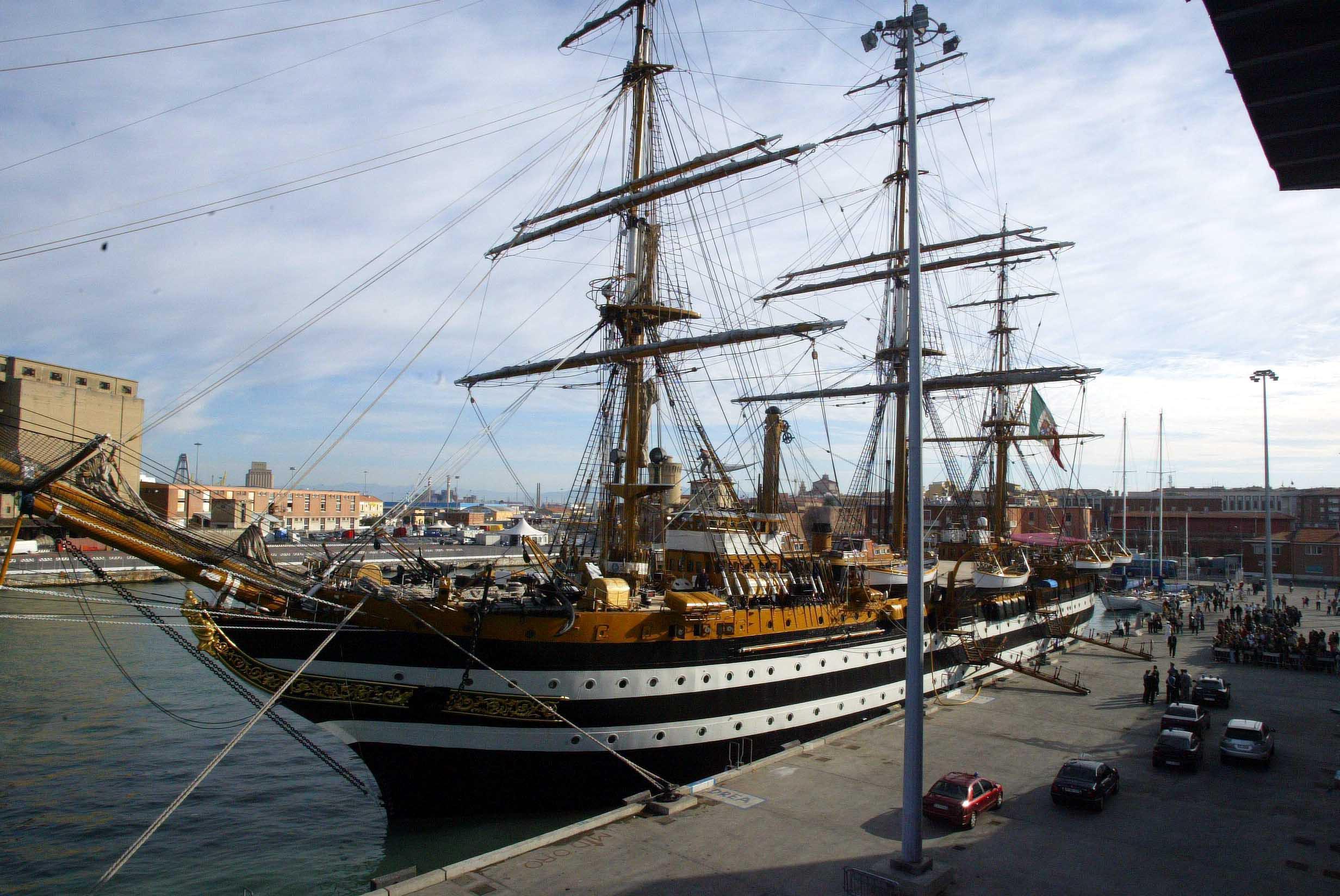 La Vespucci torna a Livorno, ecco quando visitare la nave più bella del mondo - Video