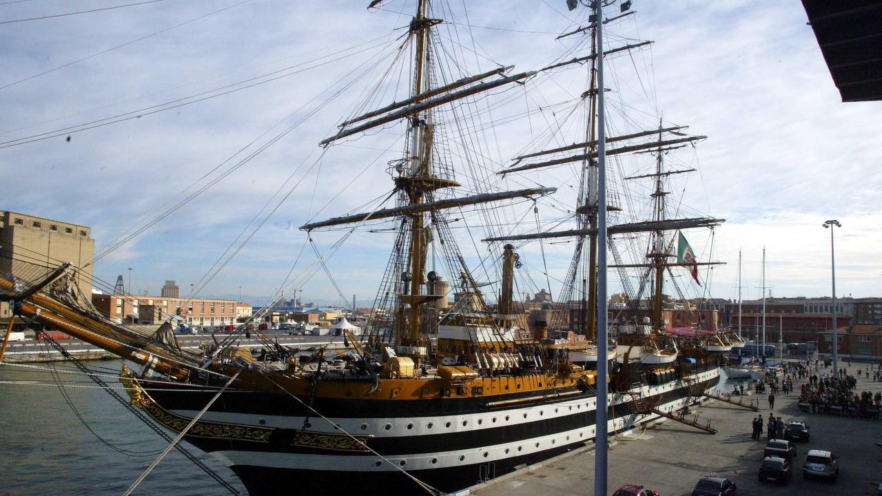 La Vespucci torna a Livorno, ecco quando visitare la nave più bella del mondo - Video