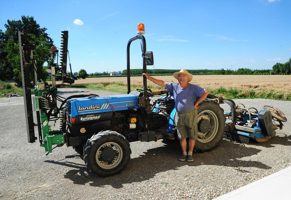 Rubano trattore e attrezzi ma l’agricoltore di Carpi li ferma 