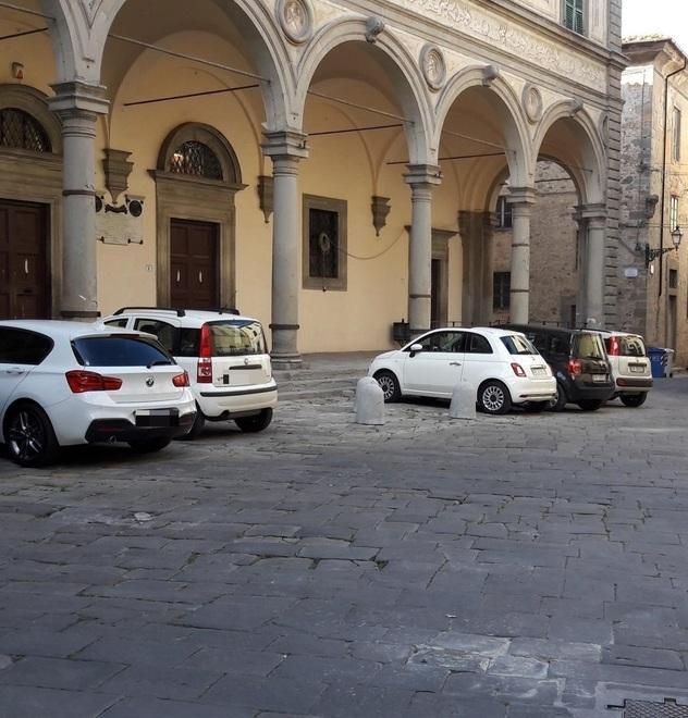 Piazza della Sapienza torna parcheggio 