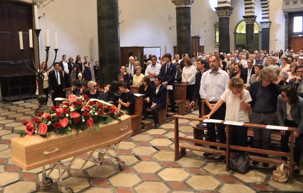 L’addio in Duomo a Mario Santi