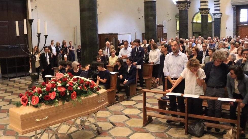 L’addio in Duomo a Mario Santi