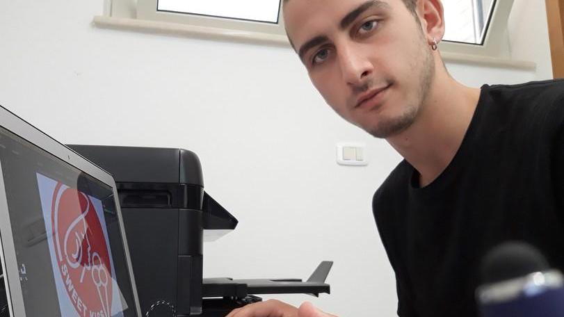 Riccardo entra alla Sweet Kiss Ecco il nuovo apprendistato
