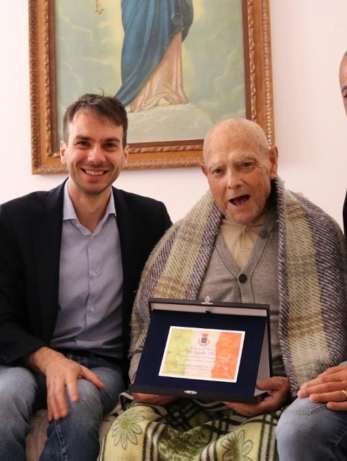 L’ex soldato premiato dal suo paese 