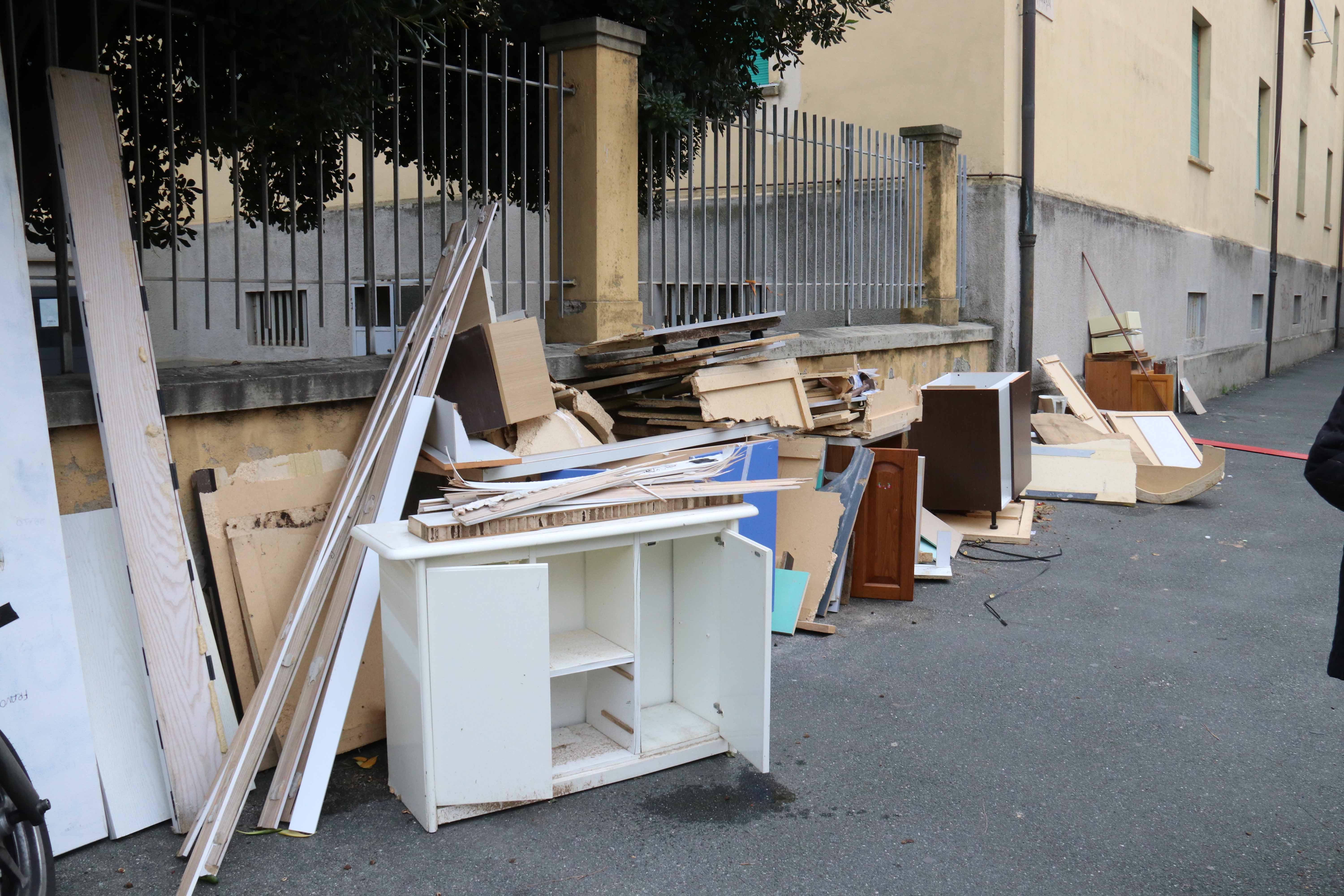 Servizio in emergenza per il ritiro dei rifiuti ingombranti da parte di Alia