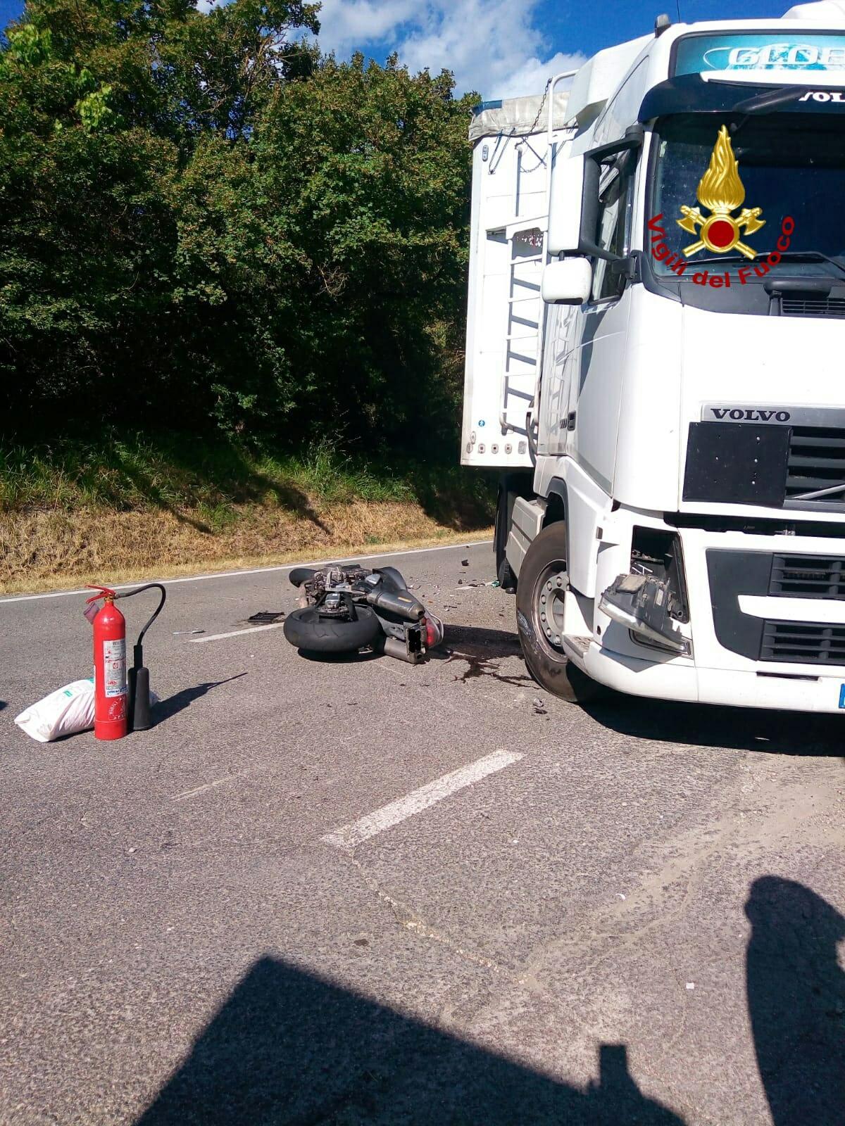 Le immagini dell'incidente mortale (Foto vigili del fuoco)