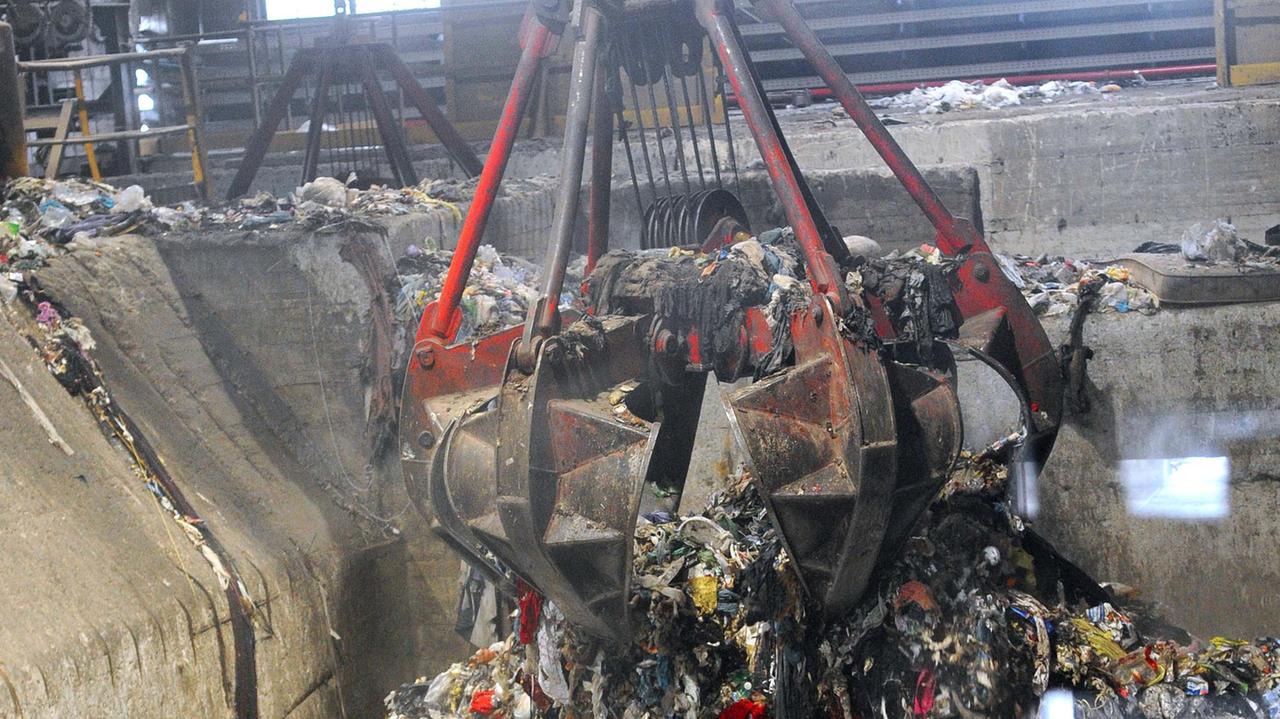 Riattivate le linee dell'inceneritore di Montale
