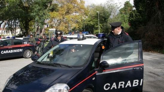 Estorsione e lesioni, due giovani nei guai