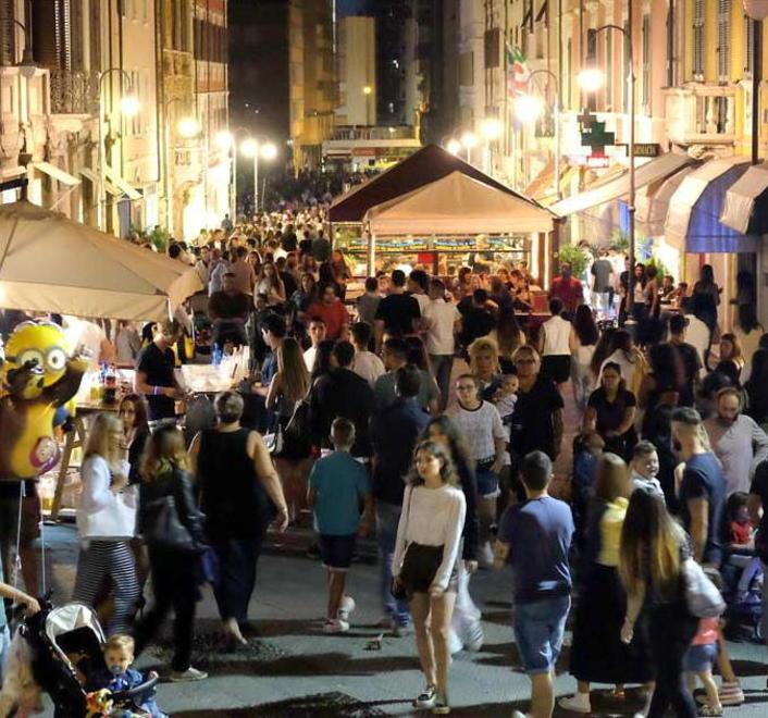 La notte bianca slitterà a luglio Negozianti infuriati 