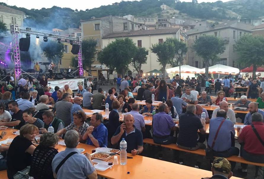 In festa per sua maestà Su pane a fittas