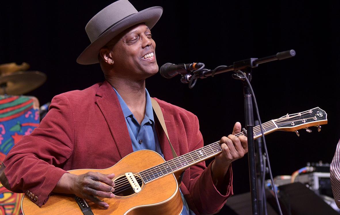 Gibbons e Bibb, brillano le grandi stelle del blues 