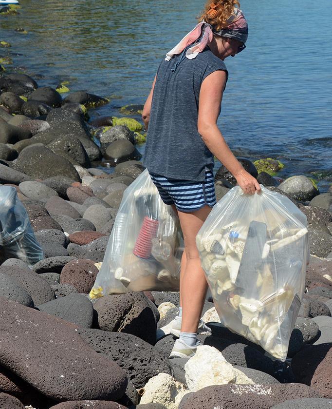 I cacciatori di plastica puliscono il Sinis 